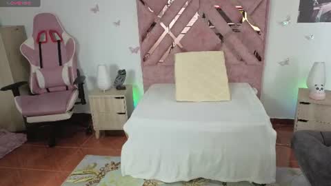 Snapshot of candy_chloe02 chatting on June 22, 5:26 am Im ChloeJoin The Fan Club online show from June 22, 5:26 am