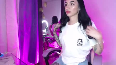 Snapshot of candy_leila3 chatting on December 18, 4:07 am Leila online show from December 18, 4:07 am