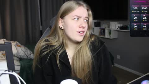 Snapshot of candy_meggie chatting on December 5, 1:49 pm Megan online show from December 5, 1:49 pm