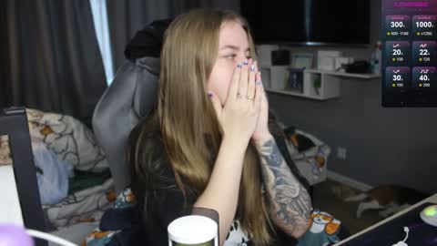 Snapshot of candy_meggie chatting on December 10, 8:30 am Megan online show from December 10, 8:30 am