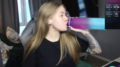 Snapshot of candy_meggie chatting on January 13, 12:56 pm Megan online show from January 13, 12:56 pm