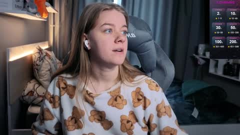 Snapshot of candy_meggie chatting on February 6, 12:26 pm Megan online show from February 6, 12:26 pm