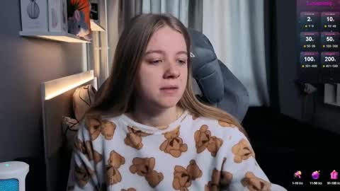 Snapshot of candy_meggie chatting on March 11, 9:34 am Megan online show from March 11, 9:34 am