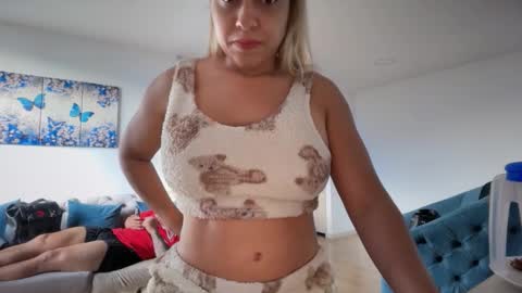 Snapshot of candy_sam28 chatting on February 16, 10:17 pm samantha online show from February 16, 10:17 pm