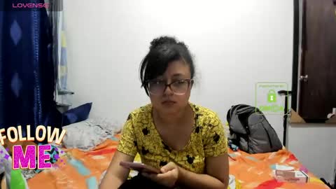 Snapshot of candy_val chatting on May 16, 6:21 am candy_val online show from May 16, 6:21 am