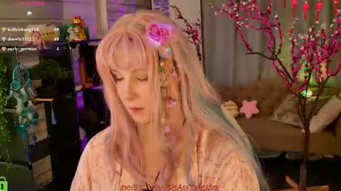 Mary online show from July 30, 5:45 pm