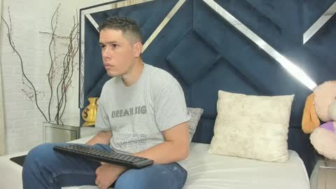 candyandsteven online show from September 25, 2:59 am