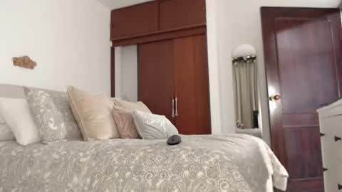 sara ivonne online show from April 20, 5:48 pm