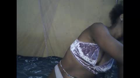 candybrown001 online show from September 16, 9:43 am