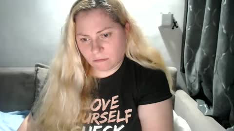 Laura online show from February 17, 6:37 pm