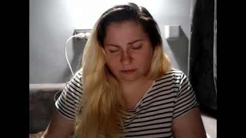 Laura online show from September 18, 7:38 pm