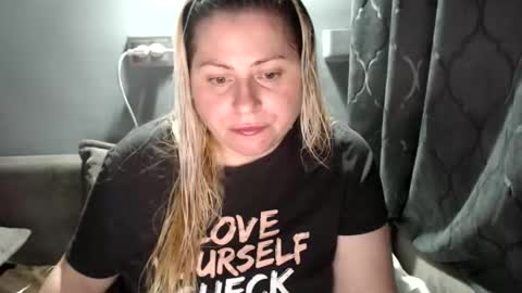 Laura online show from October 11, 8:07 pm