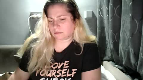 Laura online show from October 14, 8:42 pm