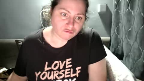 Laura online show from October 15, 5:46 pm