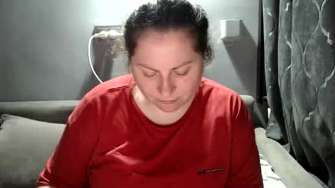 Laura online show from December 14, 6:23 pm