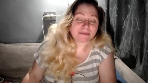 Laura online show from April 3, 7:34 pm