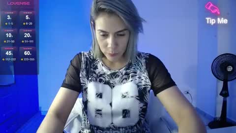 Snapshot of candydowson1 chatting on December 13, 12:09 am Candy Dowson online show from December 13, 12:09 am