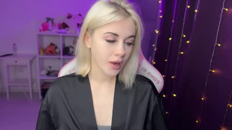 Snapshot of candyhannah chatting on October 18, 8:20 pm You can call me HH online show from October 18, 8:20 pm