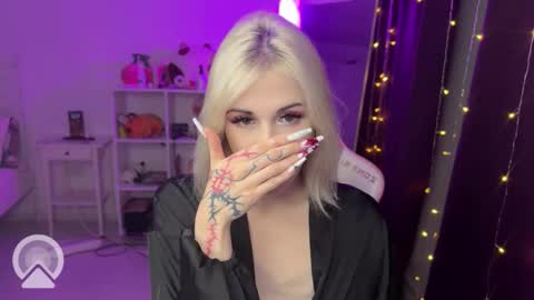 Snapshot of candyhannah chatting on October 20, 8:20 pm You can call me HH online show from October 20, 8:20 pm