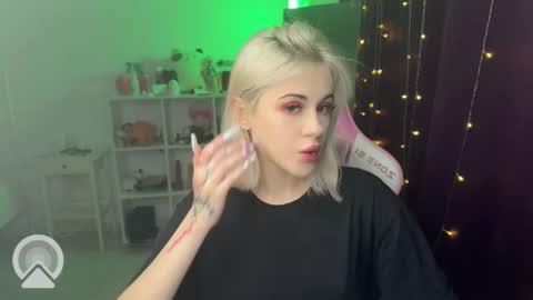 Snapshot of candyhannah chatting on October 22, 8:08 pm You can call me HH online show from October 22, 8:08 pm