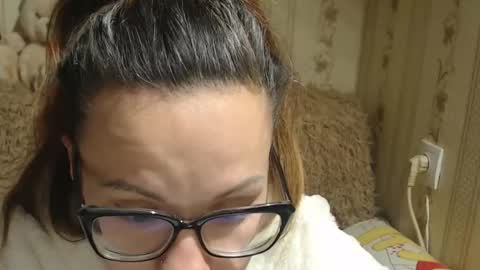 Snapshot of candylady136 chatting on December 27, 11:17 am say meow and send tip online show from December 27, 11:17 am