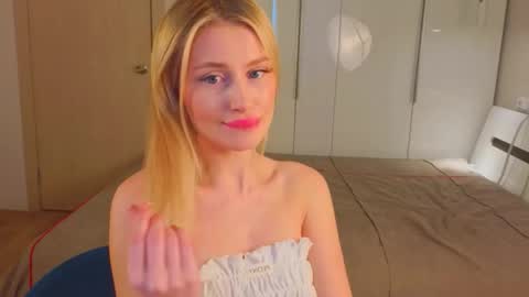 Snapshot of candylate chatting on October 27, 6:39 am Im your dream online show from October 27, 6:39 am