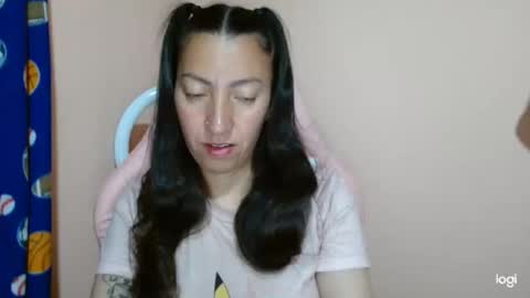 Snapshot of candymilfff chatting on April 18, 9:26 pm candymilfff online show from April 18, 9:26 pm