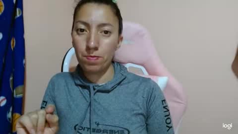 Snapshot of candymilfff chatting on April 21, 8:44 pm candymilfff online show from April 21, 8:44 pm