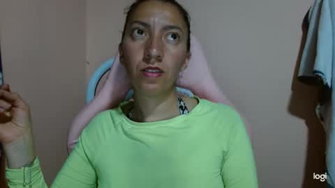 Snapshot of candymilfff chatting on April 23, 2:46 am candymilfff online show from April 23, 2:46 am