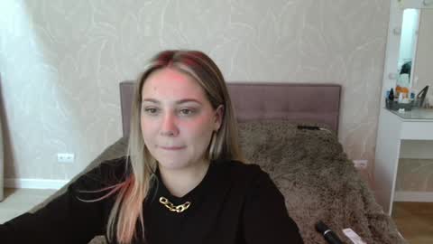 Snapshot of candymini chatting on March 6, 3:13 pm candymini online show from March 6, 3:13 pm