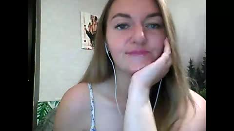 Snapshot of candyolime chatting on September 10, 8:42 pm Daisy online show from September 10, 8:42 pm