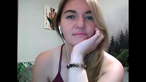 Snapshot of candyolime chatting on September 13, 10:09 pm Daisy online show from September 13, 10:09 pm