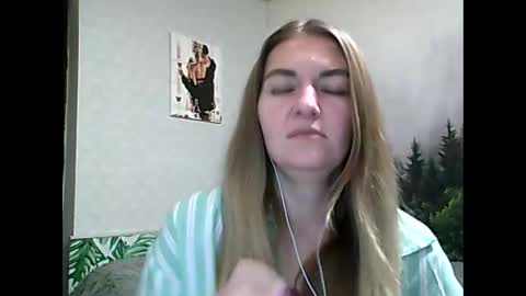 Snapshot of candyolime chatting on September 24, 8:23 pm Daisy online show from September 24, 8:23 pm