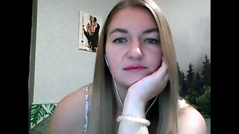 Snapshot of candyolime chatting on October 13, 9:26 pm Daisy online show from October 13, 9:26 pm