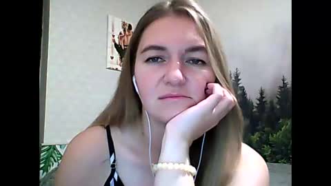 Snapshot of candyolime chatting on October 14, 9:26 pm Daisy online show from October 14, 9:26 pm