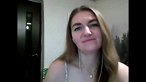 Snapshot of candyolime chatting on December 16, 9:31 pm Daisy online show from December 16, 9:31 pm