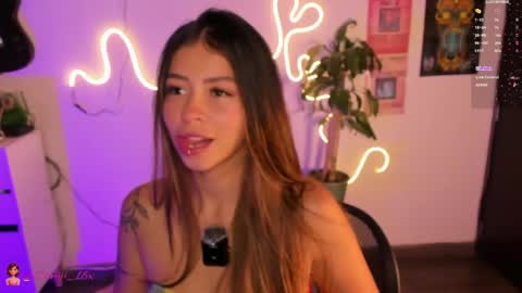 Snapshot of candyxpeach chatting on May 17, 1:14 am Camilla online show from May 17, 1:14 am