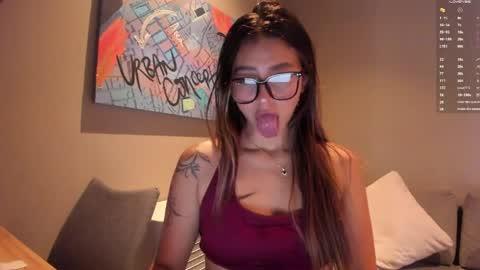 Snapshot of candyxpeach chatting on June 5, 6:13 pm Camilla online show from June 5, 6:13 pm