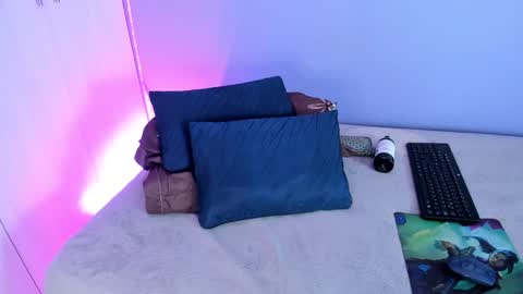 Isabella online show from December 13, 1:22 pm