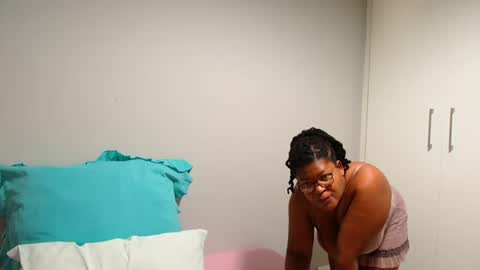Snapshot of candyyumsaerolaxx chatting on July 7, 6:05 am candyyumsaerolaxx online show from July 7, 6:05 am
