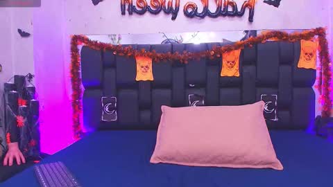 Snapshot of canela_osadaa_ chatting on October 17, 11:57 am Aura online show from October 17, 11:57 am