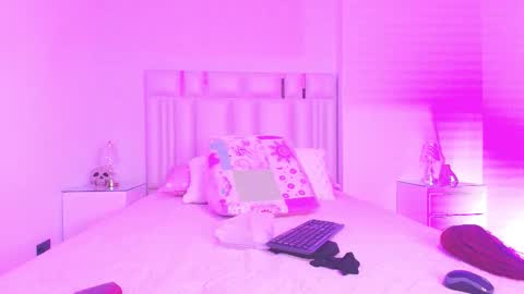 Aura  online show from October 31, 11:55 am