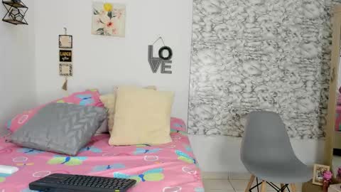 Snapshot of canhela1 chatting on November 6, 8:43 pm Canhela online show from November 6, 8:43 pm