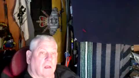 canoelicker69 online show from December 4, 7:55 pm