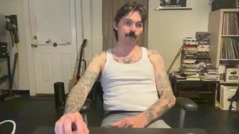 Snapshot of cantleavethehouse chatting on January 2, 3:26 am cantleavethehouse online show from January 2, 3:26 am