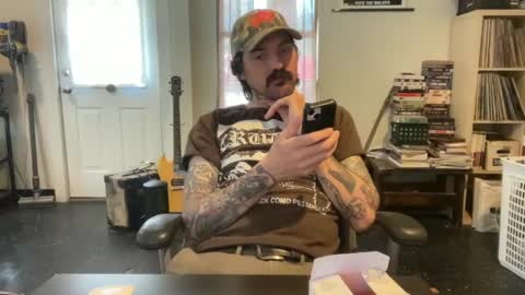 Snapshot of cantleavethehouse chatting on February 23, 6:12 pm cantleavethehouse online show from February 23, 6:12 pm