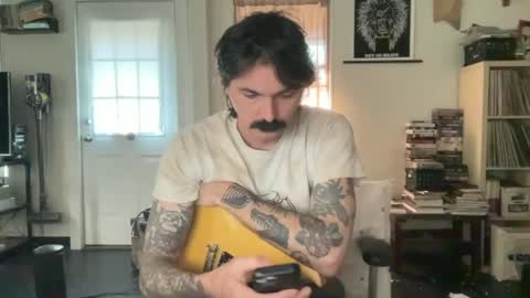 Snapshot of cantleavethehouse chatting on February 28, 10:06 pm cantleavethehouse online show from February 28, 10:06 pm