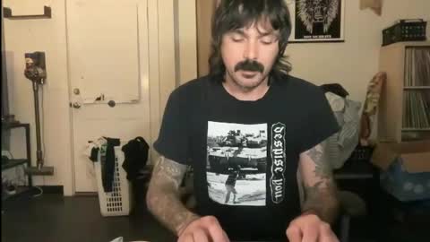 Snapshot of cantleavethehouse chatting on October 6, 4:43 am cantleavethehouse online show from October 6, 4:43 am