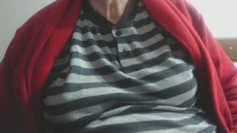 Snapshot of capitanfuturo44 chatting on December 4, 4:05 pm Cinzia ex regina online show from December 4, 4:05 pm