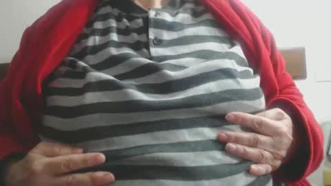 Snapshot of capitanfuturo44 chatting on December 5, 7:38 am Cinzia ex regina online show from December 5, 7:38 am